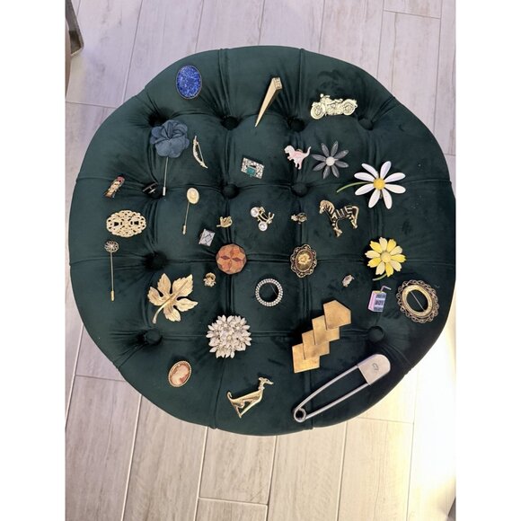 Assorted Vintage Pins - Picture 1 of 2